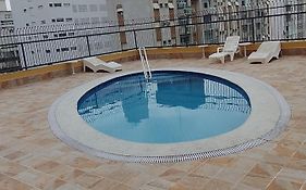 Guarujá/duplex/ com arrumação/ 40m da praia pitangueiras